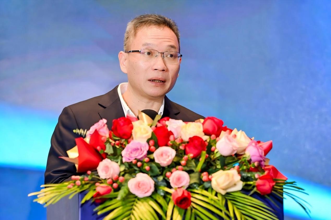 华厦眼科首发上市蔡司小瞳堡镜片，开启精准近防新阶段 